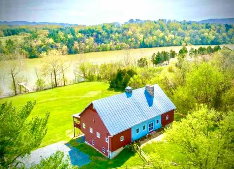 The Barn At Evermore: Riverfront Retreat W/Hot Tub Лурей Екстер'єр фото