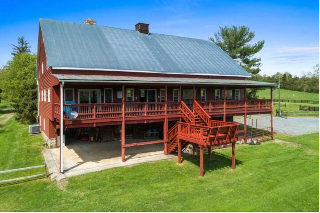 The Barn At Evermore: Riverfront Retreat W/Hot Tub Лурей Екстер'єр фото