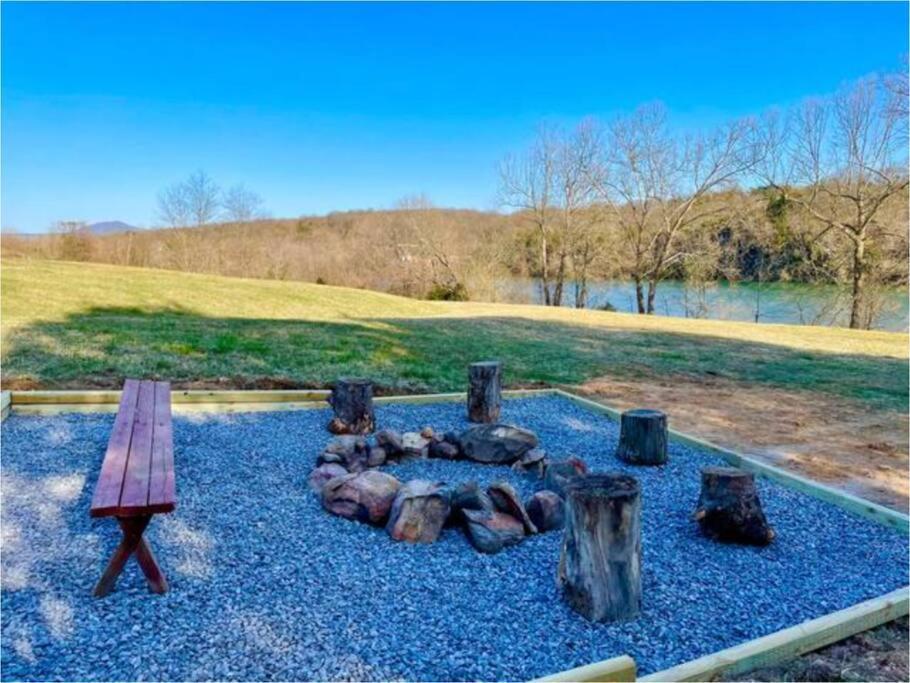 The Barn At Evermore: Riverfront Retreat W/Hot Tub Лурей Екстер'єр фото